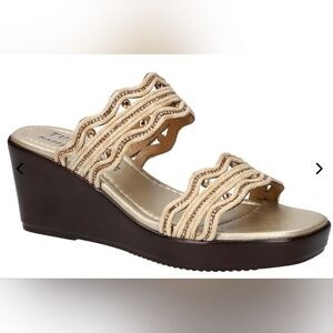 NIB Easy Street Selva Wedge Made in Italy Natural Gold Heel Sandals 7W